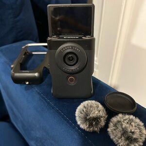 Canon PowerShot V10 + SmallRig Case | Like New | Bundle